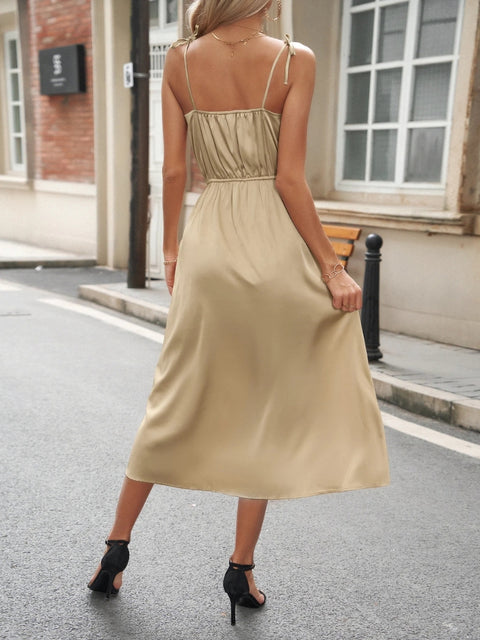 Robe champagne dorée de dos